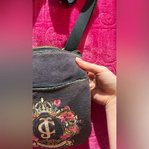 Juicy Couture Black Crossbody Bag Y2K Crest Logo - Picture 5 of 16